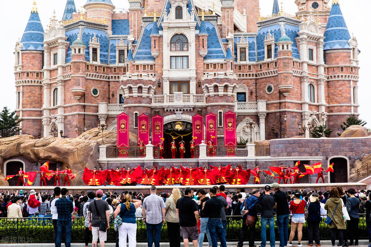魔幻烟花 苹果版下载:上海迪士尼旅游攻略：跟着米老鼠一起游玩，找到丢失的白雪公主！